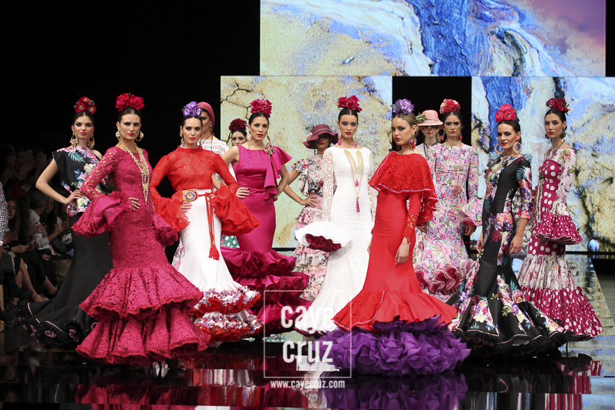 Los 10 Mandamientos para vestir correctamente de flamenca en la Feria
